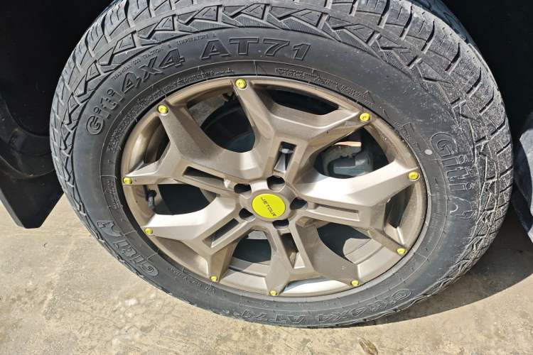 Used JETOUR Traveler 2023 2.0T Four-Wheel Drive Conqueror Right Rear Wheel Hub