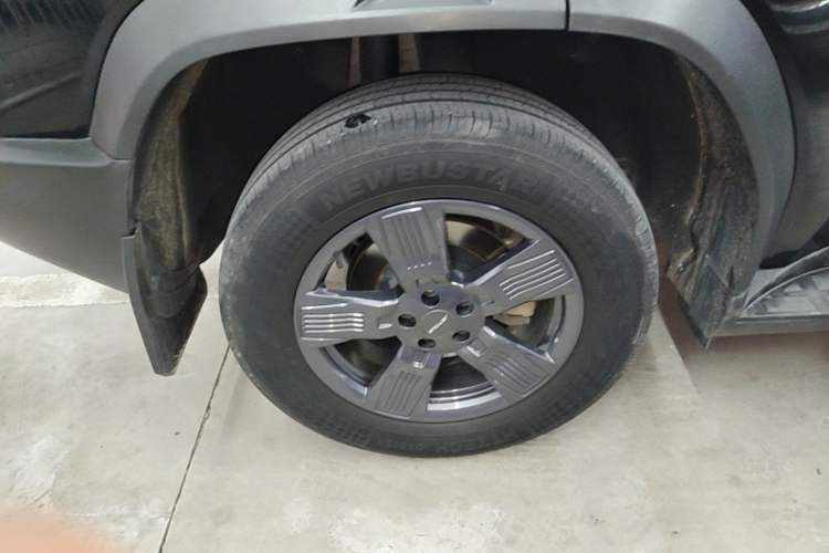 Used JETOUR Traveler 2023 1.5T Two-Wheel Drive Discovery PRO Right Rear Wheel Hub