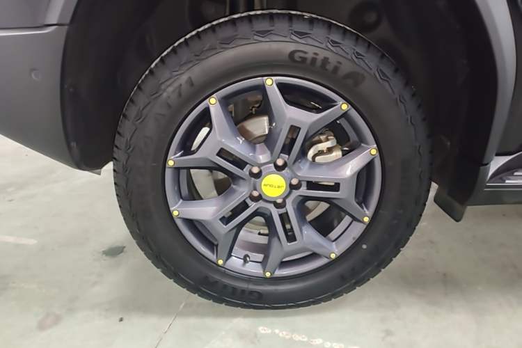 Used JETOUR Traveler 2023 2.0T All-Wheel Drive CrossPRO+ Right Rear Wheel Hub