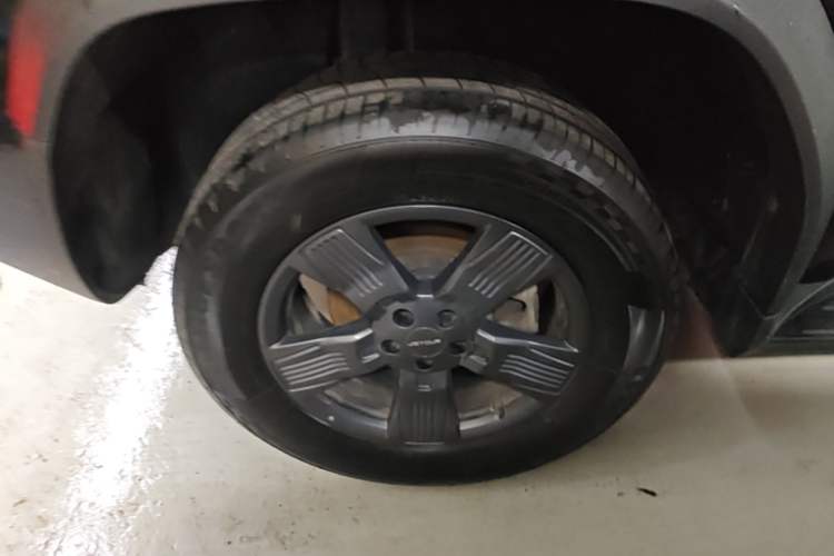 Used JETOUR Traveler 2023 1.5T Two-Wheel Drive Discovery PRO Right Rear Wheel Hub