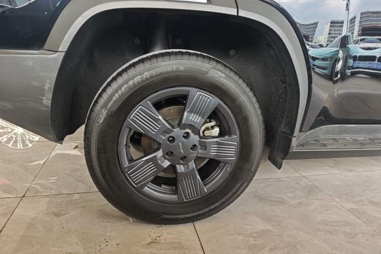 Used JETOUR Traveler 2023 1.5T Two-Wheel Drive Discovery PRO Right Rear Wheel Hub