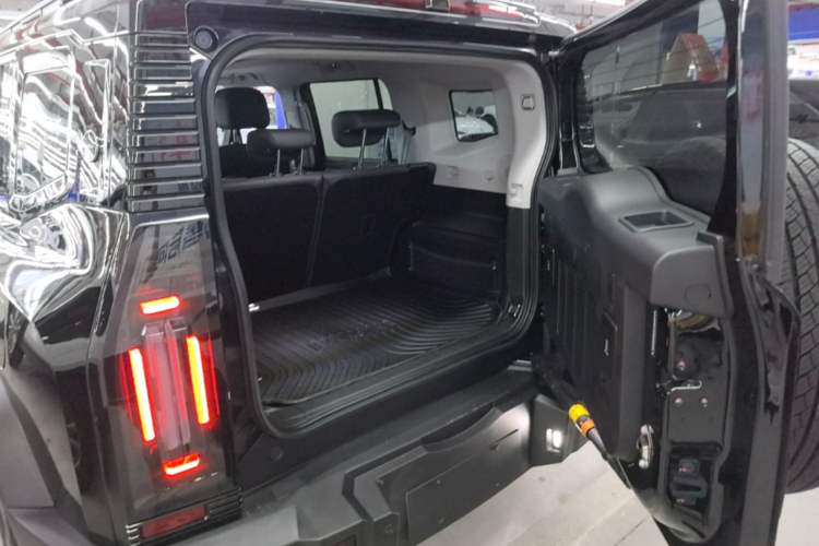 Used JETOUR Traveler 2023 1.5T Two-Wheel Drive Discovery PRO Trunk