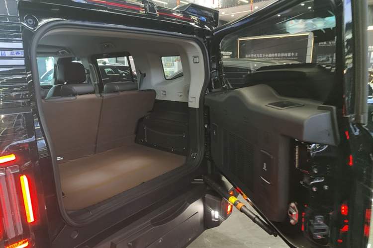 Used JETOUR Traveler 2023 2.0T All-Wheel-Drive Crosser Trunk
