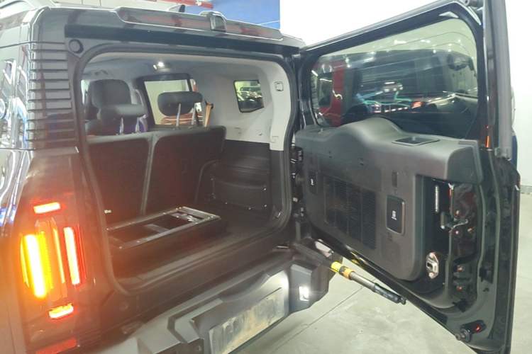 Used JETOUR Traveler 2023 1.5T Two-Wheel Drive Discovery PRO Trunk