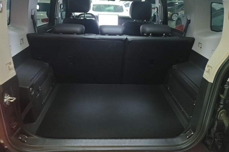 Used JETOUR Traveler 2023 1.5T Two-Wheel Drive Discovery PRO Trunk