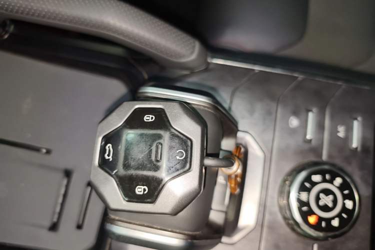 Used JETOUR Traveler 2023 2.0T All-Wheel-Drive CrossPRO Vehicle Key