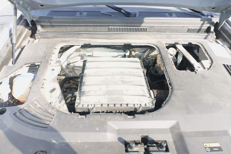 Used JETOUR Traveler 2023 2.0T All-Wheel-Drive CrossPRO Engine Bay