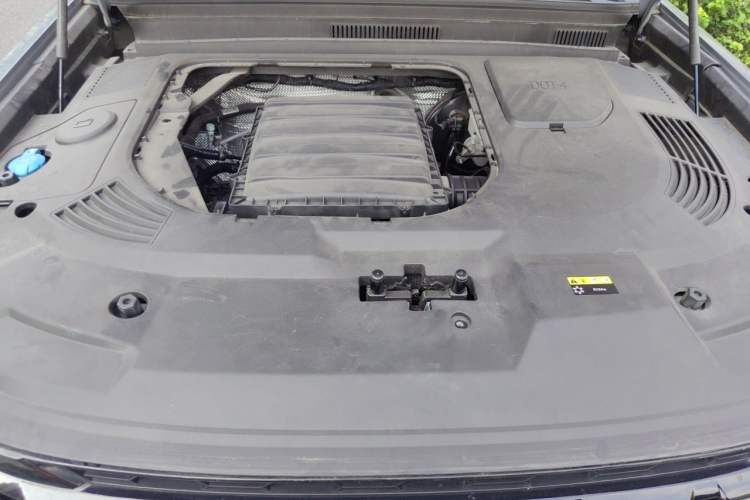 Used JETOUR Traveler 2023 2.0T All-Wheel-Drive CrossPRO Engine Bay