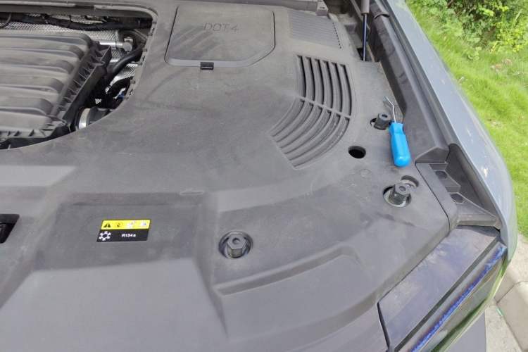 Used JETOUR Traveler 2023 2.0T All-Wheel-Drive CrossPRO Engine Bay Left