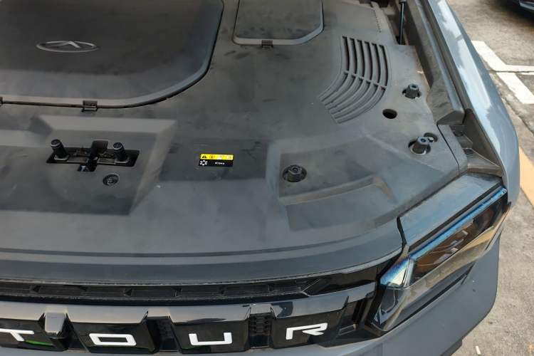 Used JETOUR Traveler 2023 2.0T All-Wheel-Drive CrossPRO Engine Bay Left