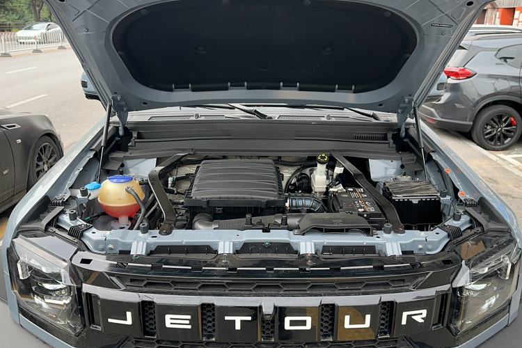 Used JETOUR Traveler 2023 2.0T All-Wheel-Drive CrossPRO Engine Bay