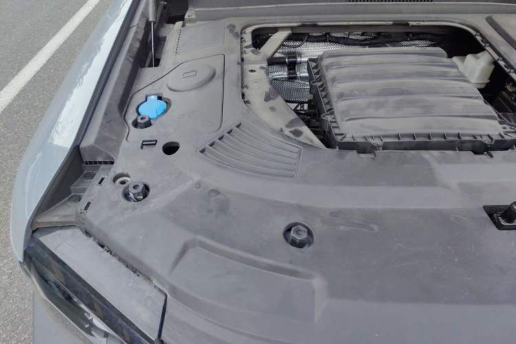 Used JETOUR Traveler 2023 2.0T All-Wheel-Drive CrossPRO Engine Bay Right