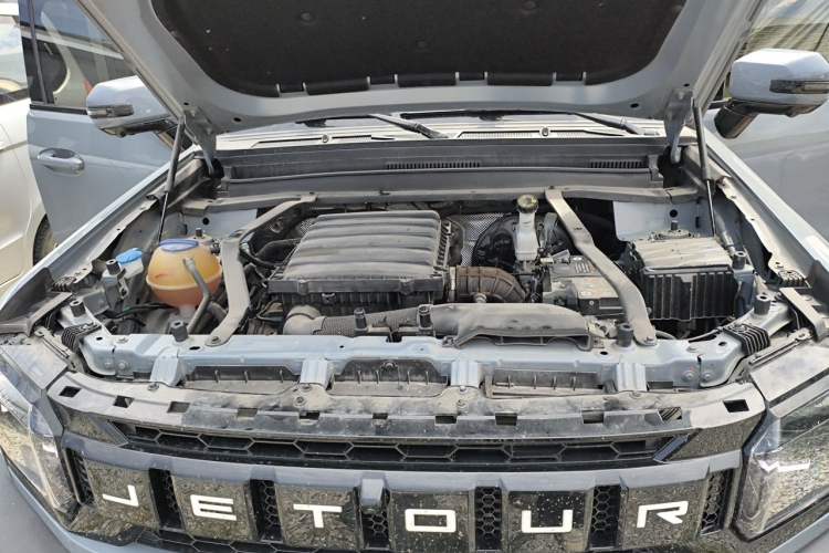 Used JETOUR Traveler 2023 2.0T All-Wheel-Drive CrossPRO Engine Bay