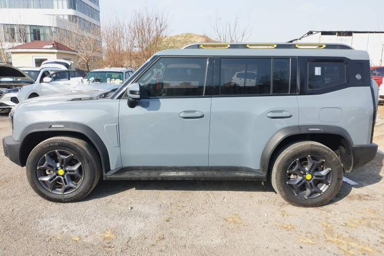 Used JETOUR Traveler 2023 2.0T All-Wheel-Drive CrossPRO Exterior 3