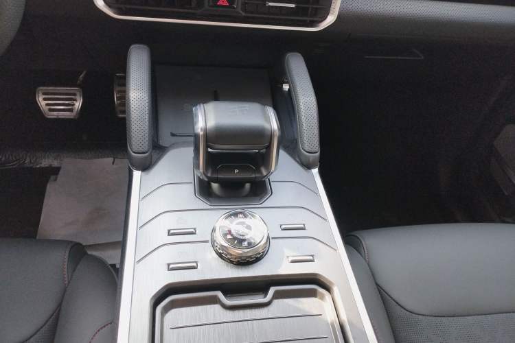 Used JETOUR Traveler 2023 2.0T All-Wheel-Drive CrossPRO Gear Lever