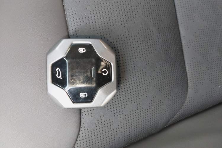Used JETOUR Traveler 2023 2.0T All-Wheel-Drive CrossPRO Interior 1