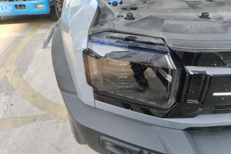 Used JETOUR Traveler 2023 2.0T Four-Wheel Drive Conqueror Right Front Headlight