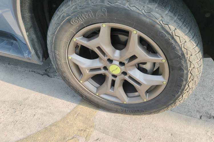 Used JETOUR Traveler 2023 2.0T Four-Wheel Drive Conqueror Right Front Wheel Hub