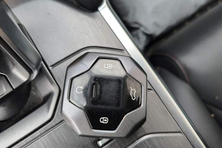 Used JETOUR Traveler 2023 2.0T All-Wheel-Drive CrossPRO Vehicle Key