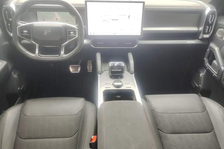 Used JETOUR Traveler 2023 2.0T All-Wheel Drive Conquer PRO Center Console