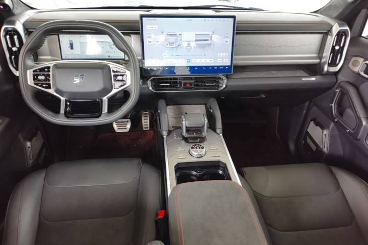 Used JETOUR Traveler 2023 2.0T All-Wheel Drive CrossPRO+ Center Console