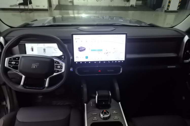 Used JETOUR Traveler 2023 1.5T Two-Wheel Drive Discovery PRO Center Console