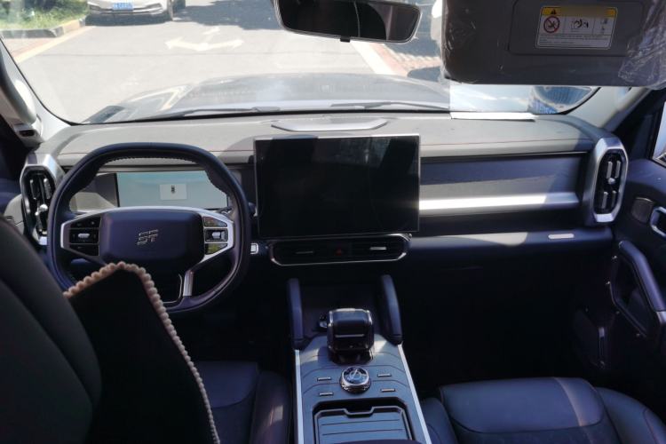 Used JETOUR Traveler 2023 1.5T Two-Wheel Drive Discovery PRO Center Console