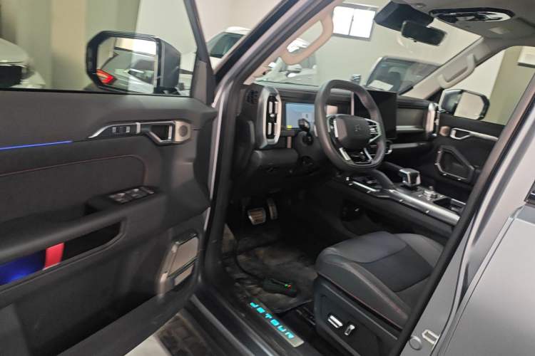 Used JETOUR Traveler 2023 2.0T All-Wheel-Drive CrossPRO Driver Seat