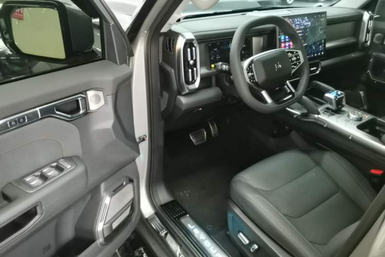 Used JETOUR Traveler 2023 2.0T Four-Wheel Drive Conqueror Driver Seat