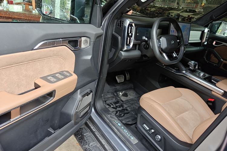 Used JETOUR Traveler 2023 2.0T All-Wheel Drive Conquer PRO Driver Seat