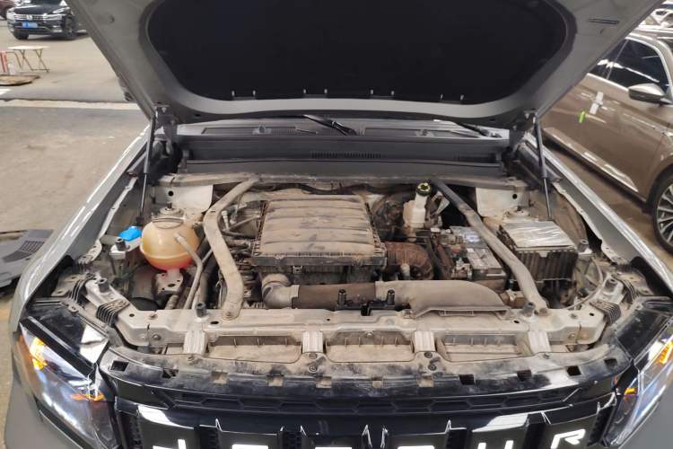 Used JETOUR Traveler 2023 2.0T Four-Wheel Drive Conqueror Engine Bay