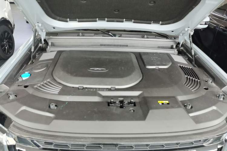 Used JETOUR Traveler 2023 2.0T All-Wheel-Drive CrossPRO Engine Bay