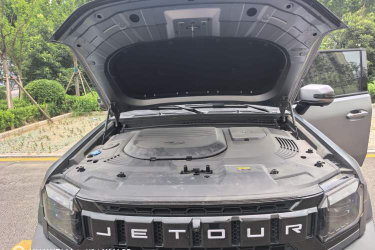 Used JETOUR Traveler 2023 2.0T Four-Wheel Drive Conqueror Engine Bay