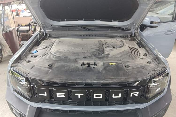 Used JETOUR Traveler 2023 2.0T All-Wheel-Drive CrossPRO Engine Bay