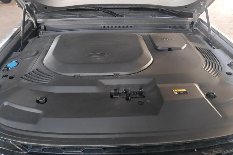Used JETOUR Traveler 2023 2.0T All-Wheel-Drive CrossPRO Engine Bay