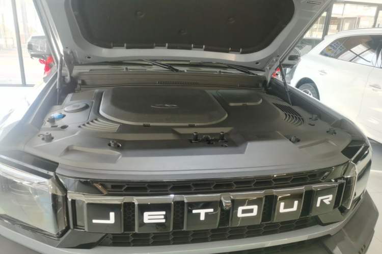 Used JETOUR Traveler 2023 2.0T All-Wheel-Drive CrossPRO Engine Bay