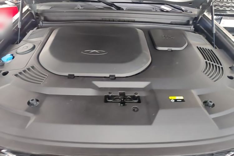 Used JETOUR Traveler 2023 2.0T All-Wheel-Drive CrossPRO Engine Bay