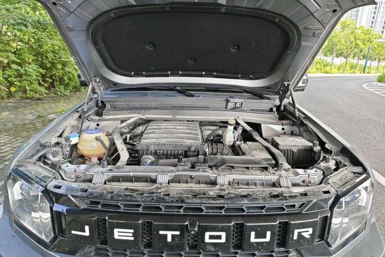Used JETOUR Traveler 2023 2.0T All-Wheel-Drive CrossPRO Engine Bay