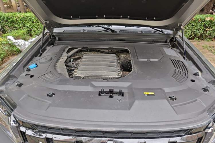 Used JETOUR Traveler 2023 2.0T All-Wheel-Drive CrossPRO Engine Bay