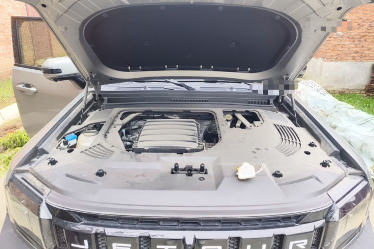 Used JETOUR Traveler 2023 2.0T All-Wheel-Drive CrossPRO Engine Bay
