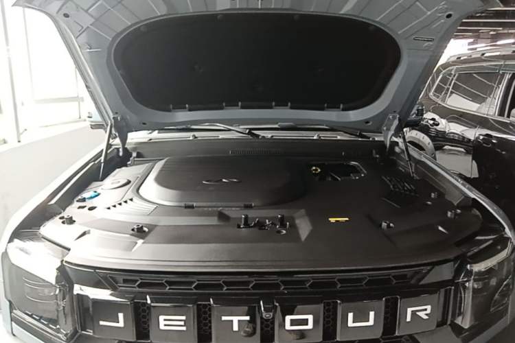 Used JETOUR Traveler 2023 2.0T All-Wheel-Drive CrossPRO Engine Bay