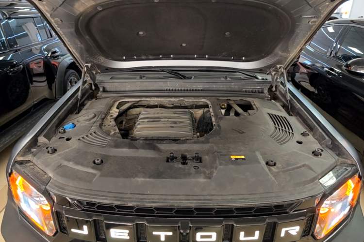 Used JETOUR Traveler 2023 2.0T All-Wheel-Drive Crosser Engine Bay