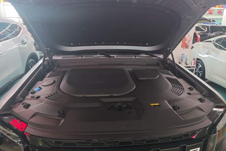 Used JETOUR Traveler 2023 2.0T Four-Wheel Drive Conqueror Engine Bay