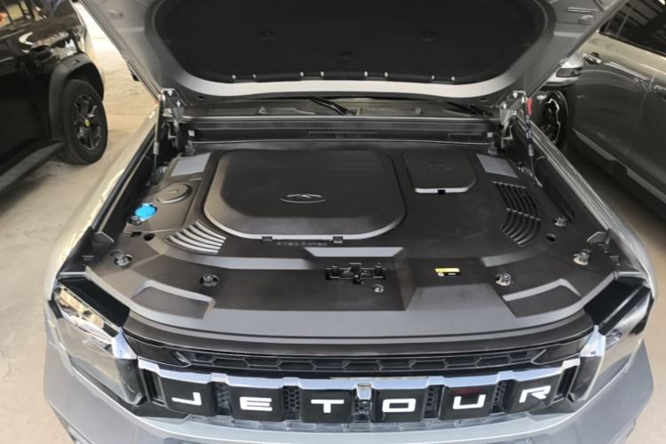 Used JETOUR Traveler 2023 2.0T All-Wheel Drive Conquer PRO Engine Bay