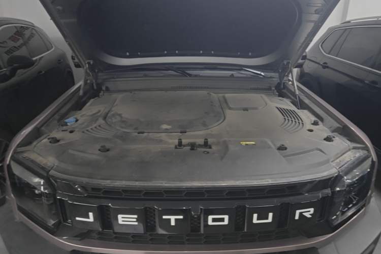 Used JETOUR Traveler 2023 2.0T All-Wheel-Drive CrossPRO Engine Bay