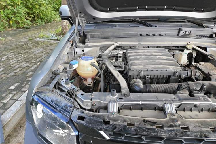 Used JETOUR Traveler 2023 2.0T All-Wheel-Drive CrossPRO Engine Bay Right