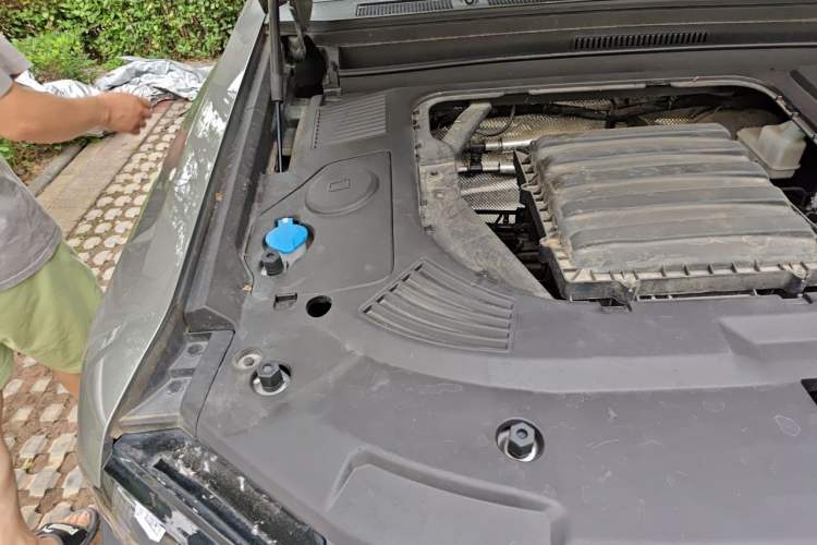 Used JETOUR Traveler 2023 2.0T All-Wheel-Drive CrossPRO Engine Bay Right