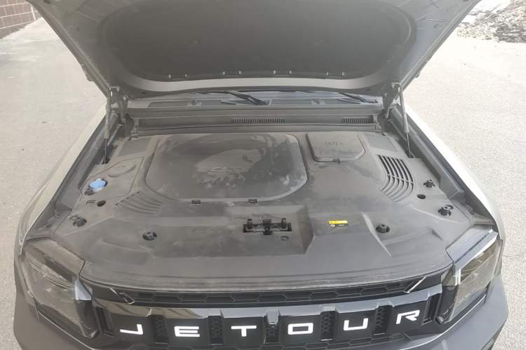 Used JETOUR Traveler 2023 2.0T All-Wheel-Drive CrossPRO Engine Bay