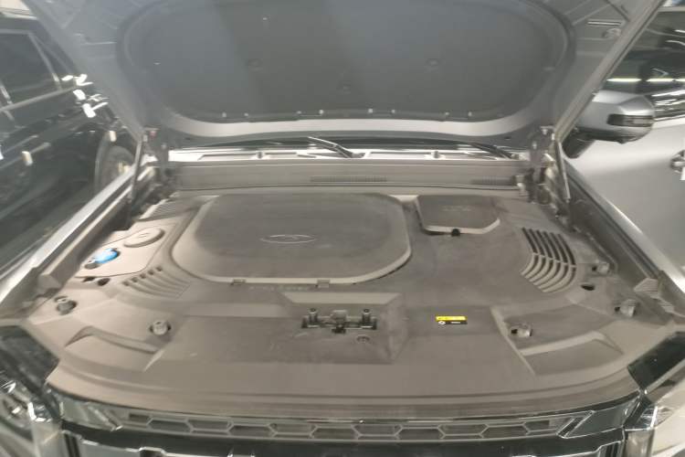 Used JETOUR Traveler 2023 2.0T Four-Wheel Drive Conqueror Engine Bay