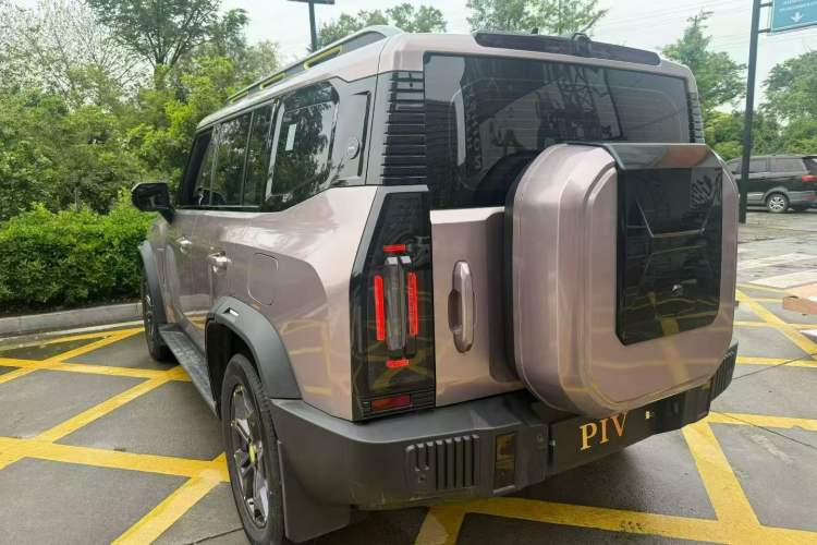 Used JETOUR Traveler 2023 2.0T All-Wheel-Drive CrossPRO Exterior 4